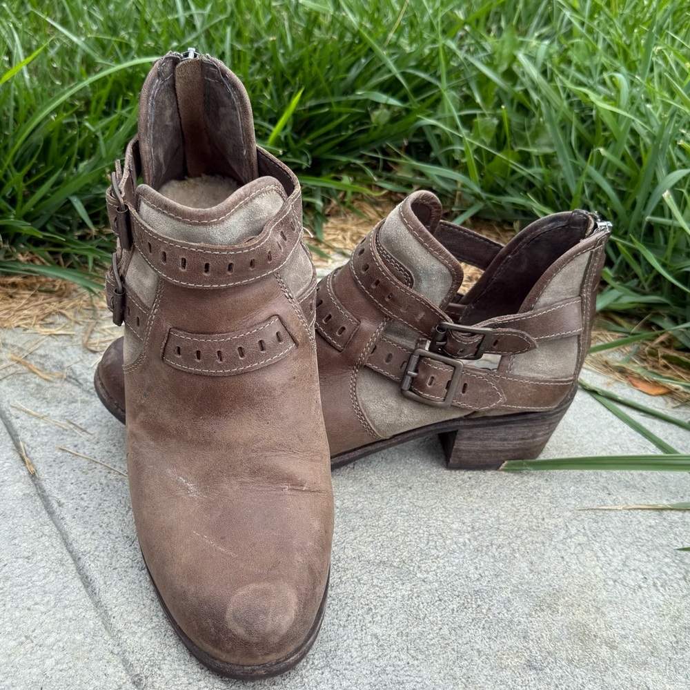 Ugg Patsy Cut Brown Leather Ankle Booties Size 11… - image 1